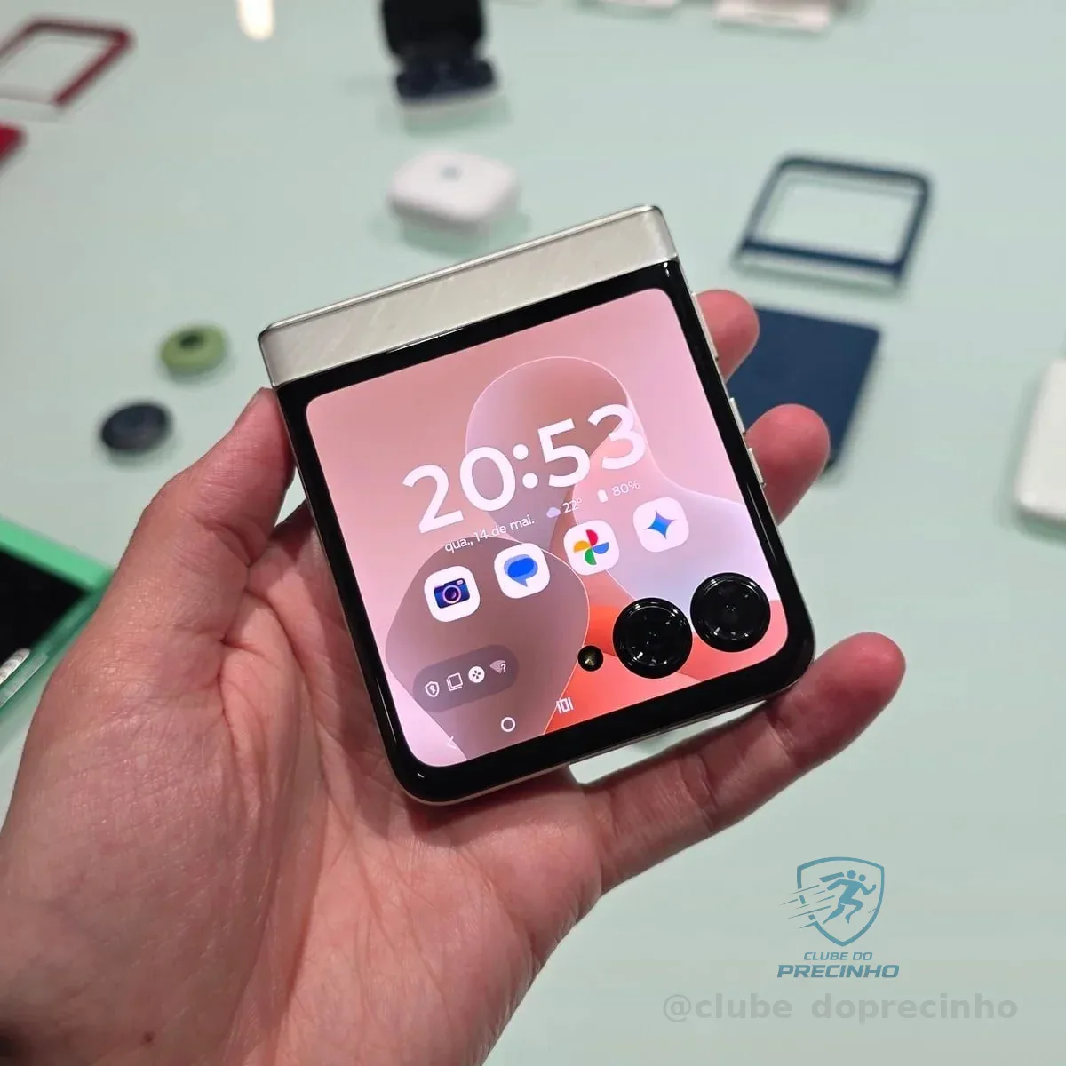 Smartphone Motorola Razr 60 - 256gb 24gb (12gb Ram+12gb Ram Boost) Tela Dobrável 6,9 Poled E Externa 3,6 Moto Ai Camera Ip48 - Azul Marinho