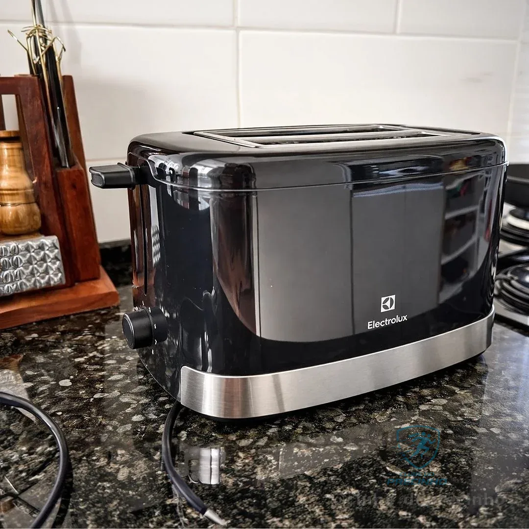 Electrolux Torradeira tostador 8 niveis de tostagem função descongelar reaquecer bandeja coletora migalhas botões luminosos ETS10 preto 127v