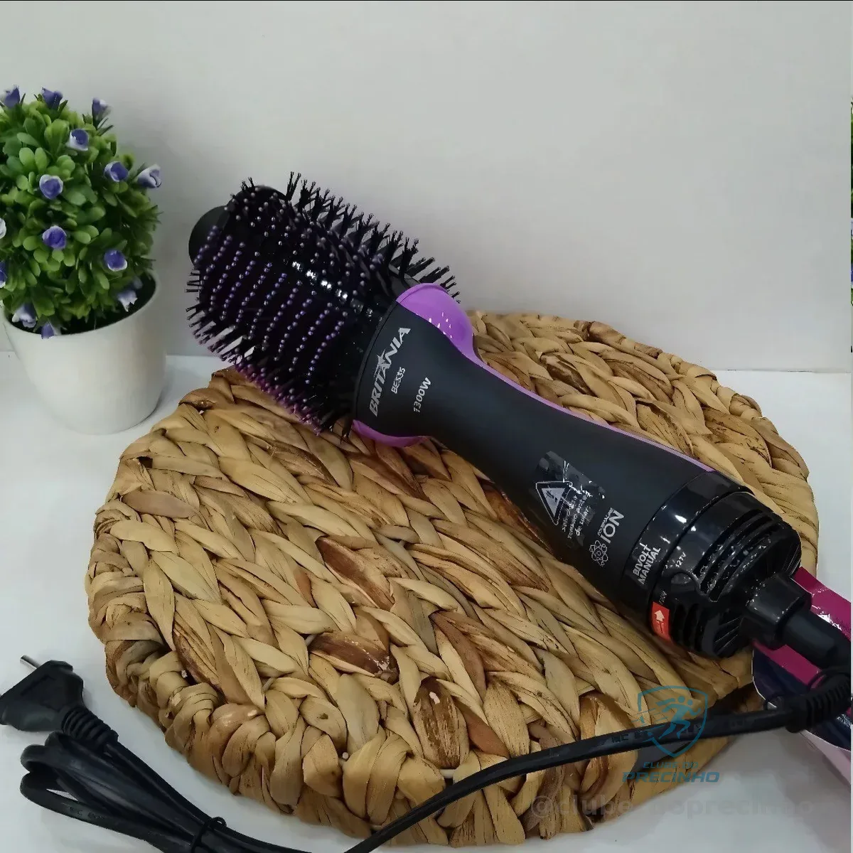 Escova Secadora Britânia 4 Em 1 Nanocerâmica 1300w Bes35 Bivolt Preto 127/220v