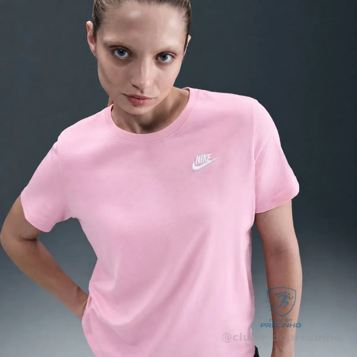 Camiseta Nike Sportswear Club Essentials Feminina