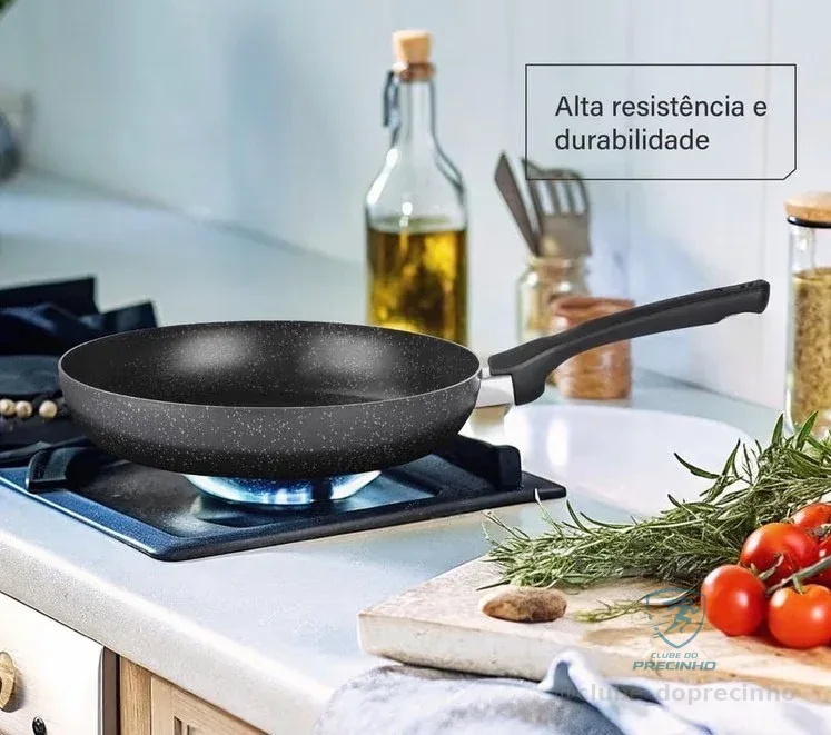 Frigideira Rochedo Stone Pro 24cm Preto com Efeito Pedra e Antiaderente Minerium, Alta Resistência e Durabilidade, Cabos Ergonômicos para Maior Segurança e Base Limpa Fácil