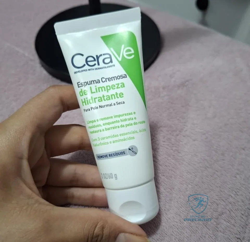 CeraVe, Espuma Cremosa de Limpeza Hidratante, com Ácido Hialurônico