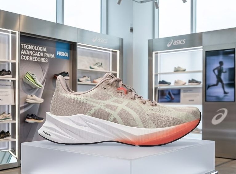 Tênis Feminino de Corrida Dynablast 5 Bege Asics