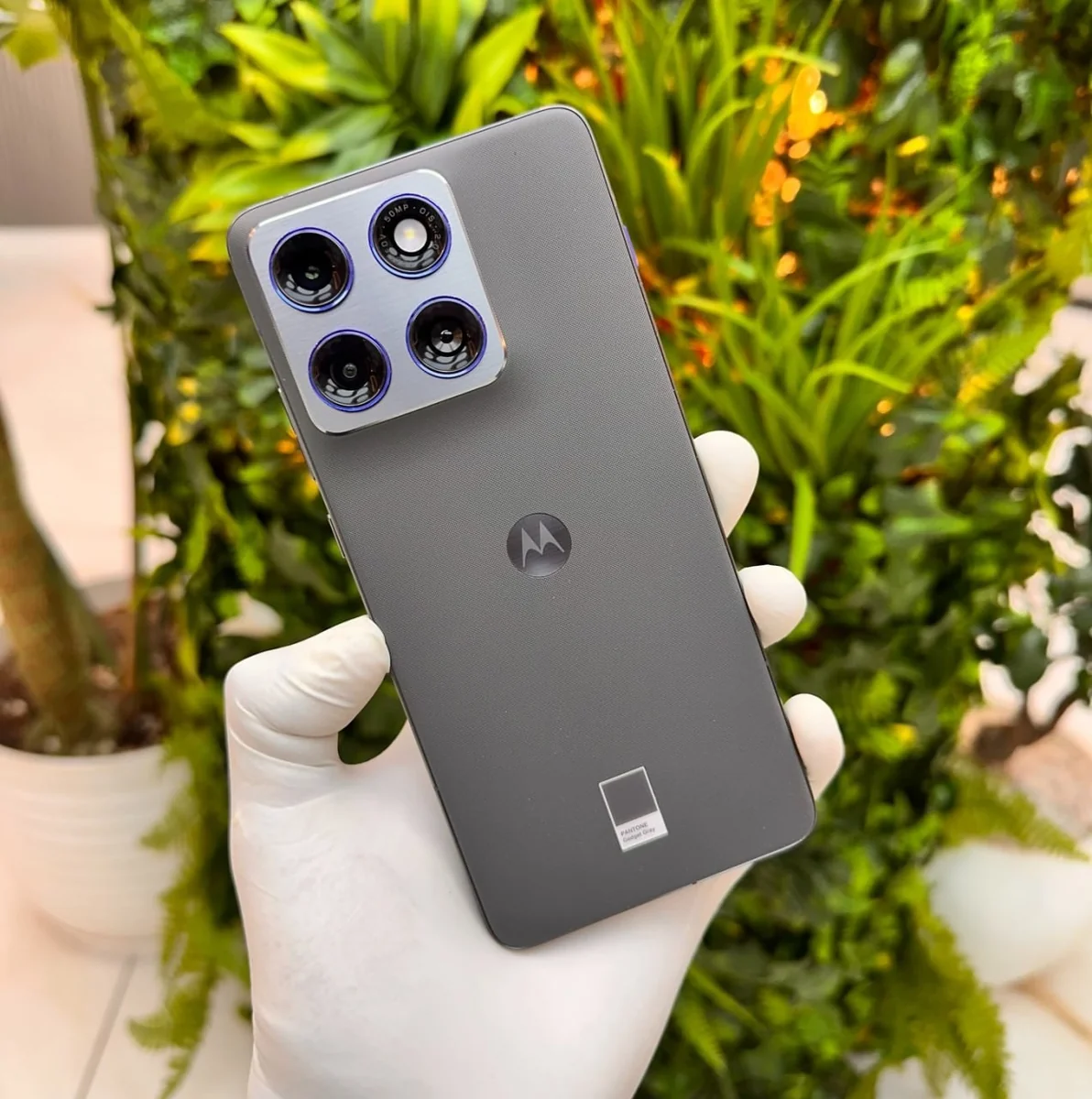 Smartphone Motorola Edge 70 5g - 256gb 24gb (8gb Ram + 16gb Ram Boost), Ultrafino, 3 Cameras 50mp, Tela 1.5k Extreme Amoled 120hz - Preto