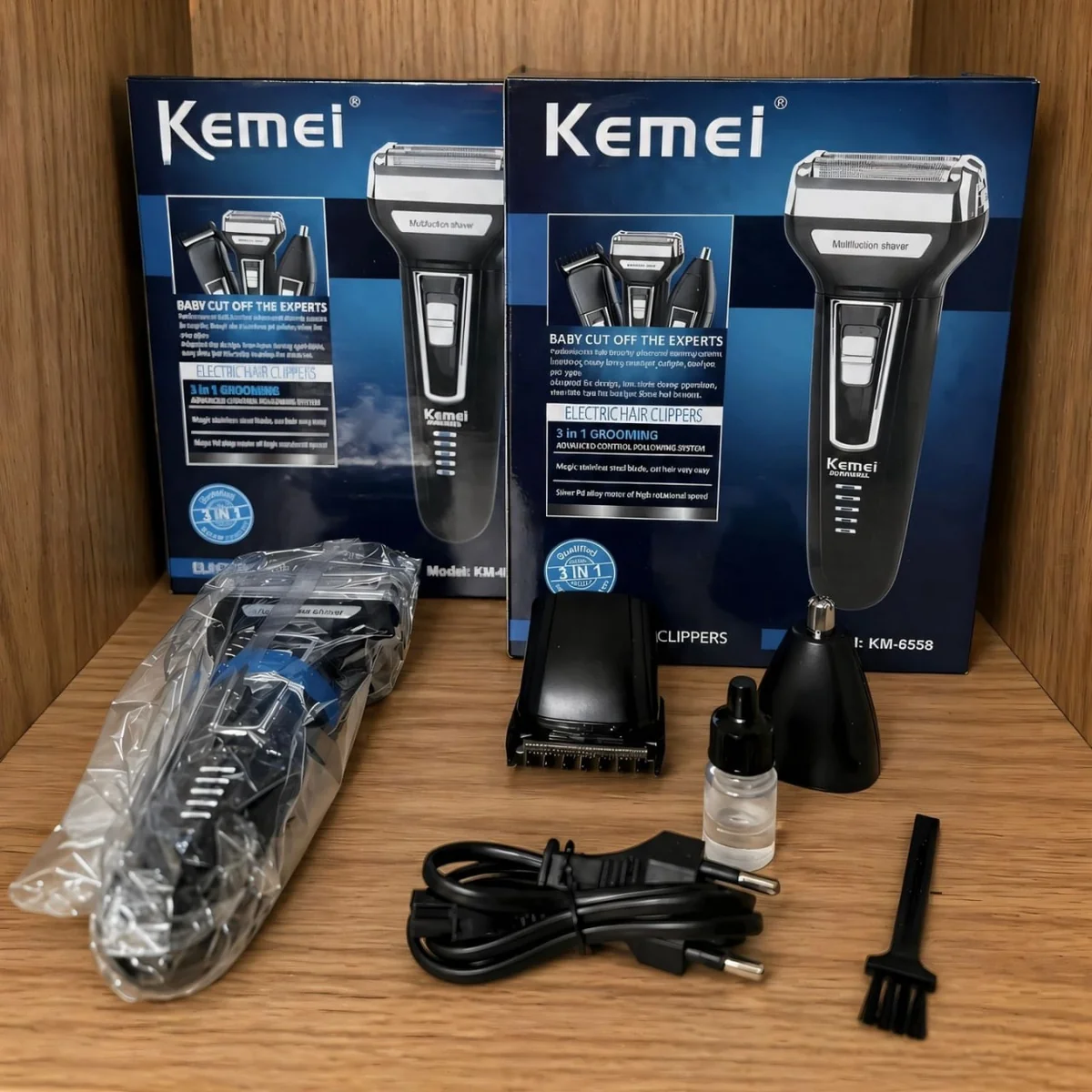 Barbeador E Cortador De Cabelo 3 Em 1 Kemei Km-6558 Preto 127/220v