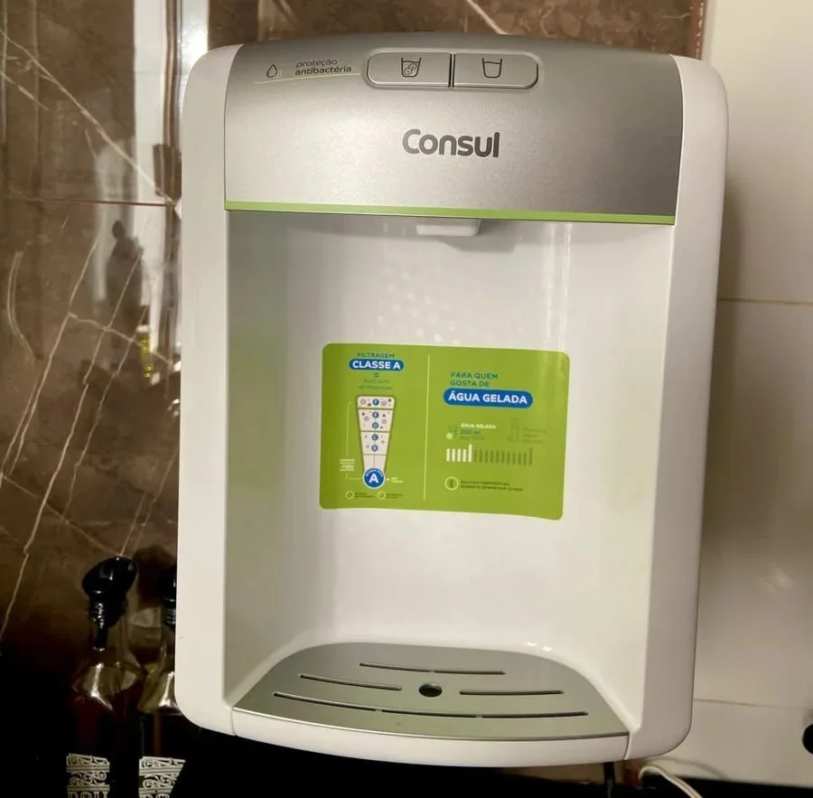 Purificador De Água Consul Branco Refrigerado Com Proteção Antibactérias Cpb34asvna 127/220v