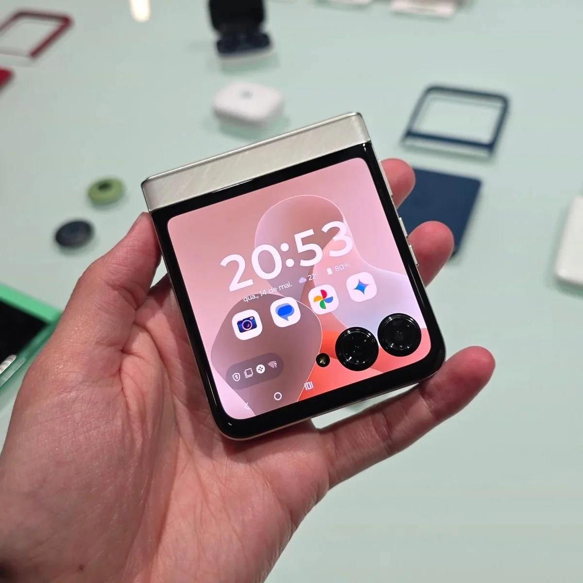 Smartphone Motorola Razr 60 - 256gb 24gb (12gb Ram+12gb Ram Boost) Tela Dobrável 6,9 Poled E Externa 3,6 Moto Ai Camera Ip48 - Azul Marinho