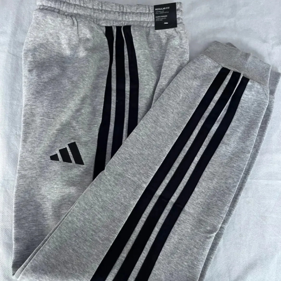Calça Masculina Essentials French Terry 3 Listras adidas Cinza Liso G