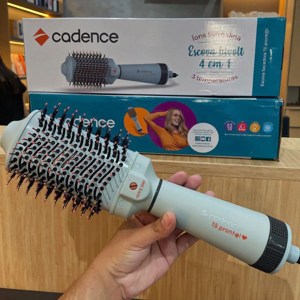 Escova Cadence Secadora Alisadora Volumizadora Esc710-biv Cinza 127/220v